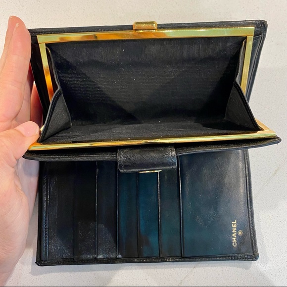 Vintage Black CHANEL Lambskin Wallet with Gold Hardware - Picture 5 of 12